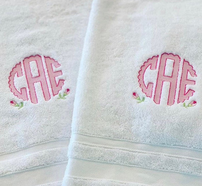 Scalloped Circle Monogram Fill Font